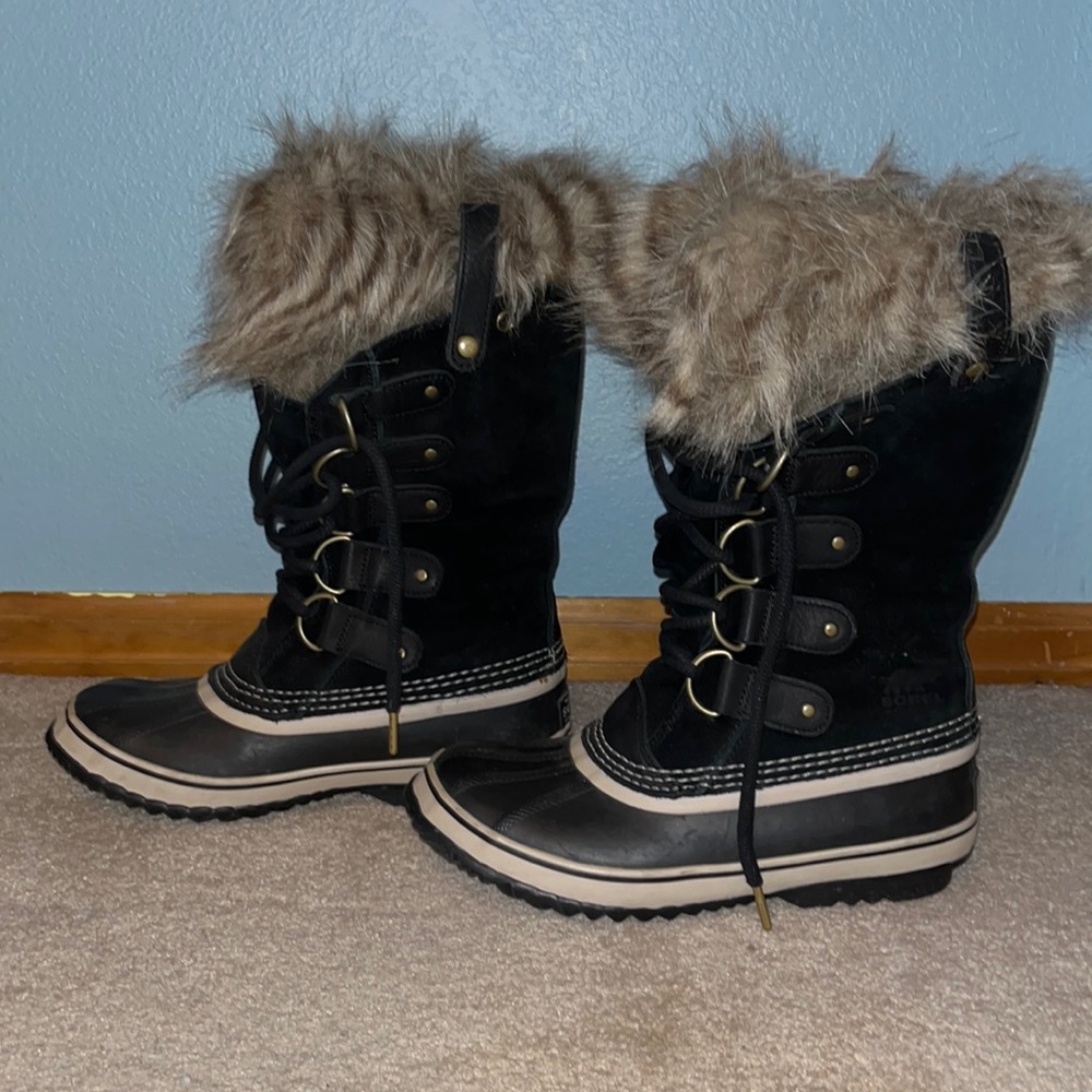 Black Sorel Snow Boots